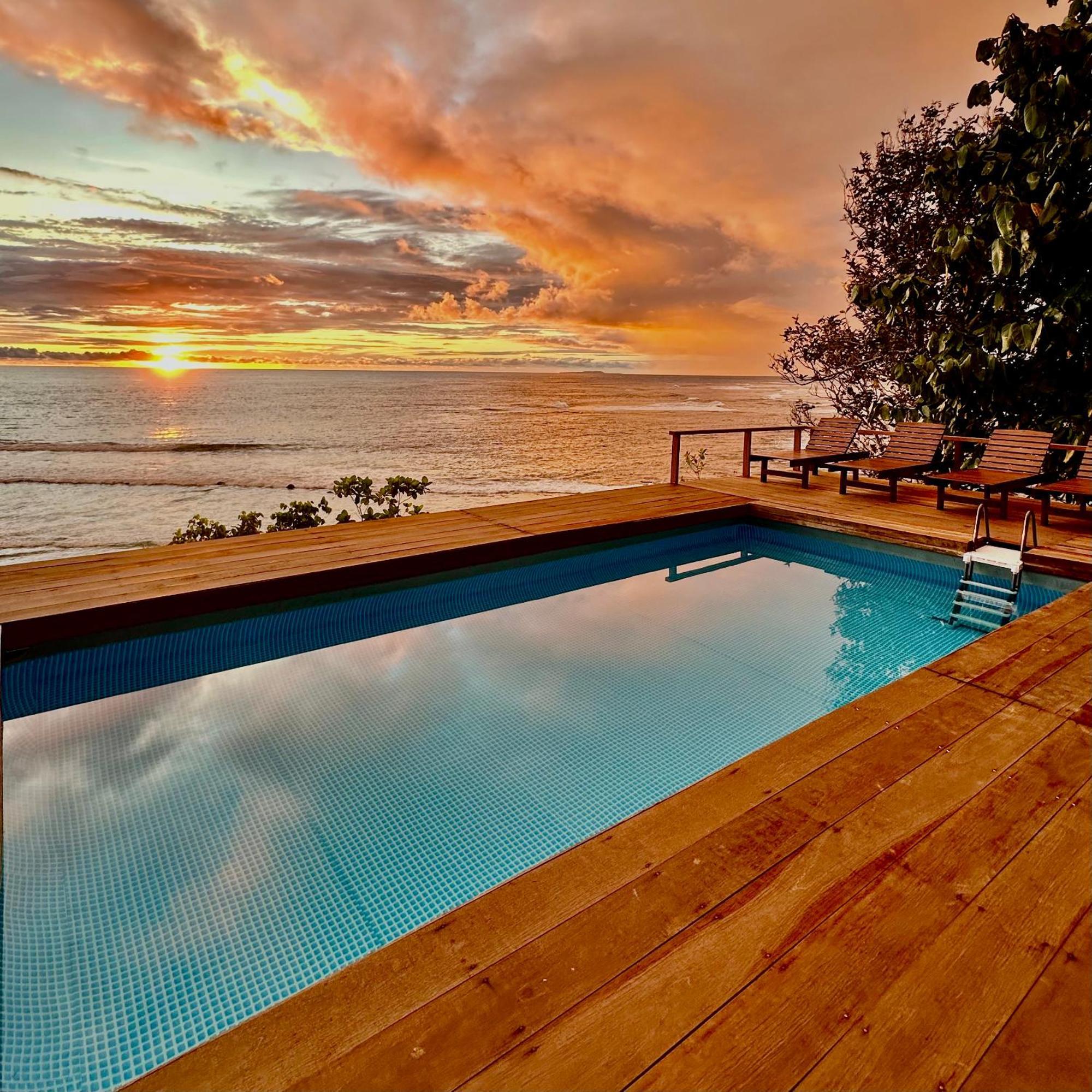 Baturundung Surf Resort Naibos Екстериор снимка