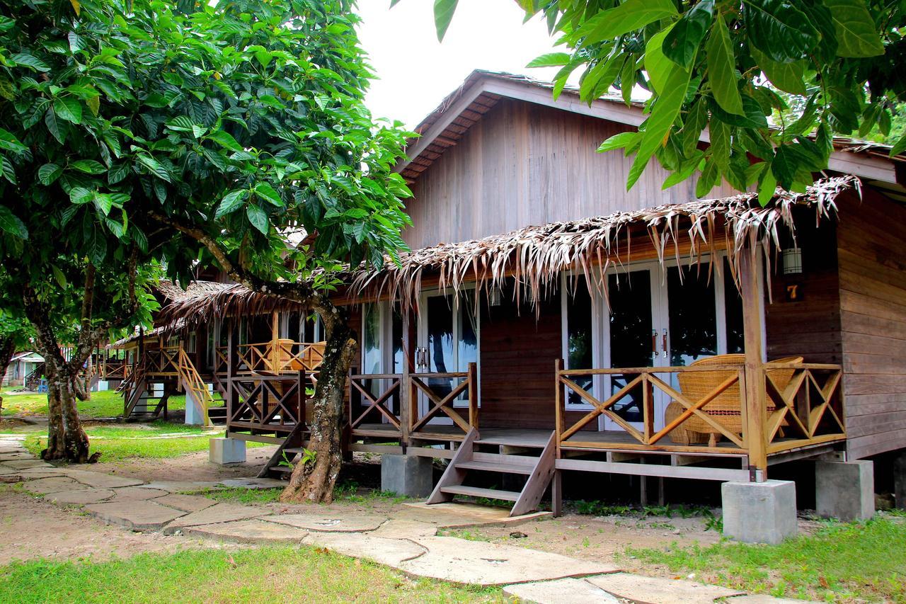 Baturundung Surf Resort Naibos Екстериор снимка